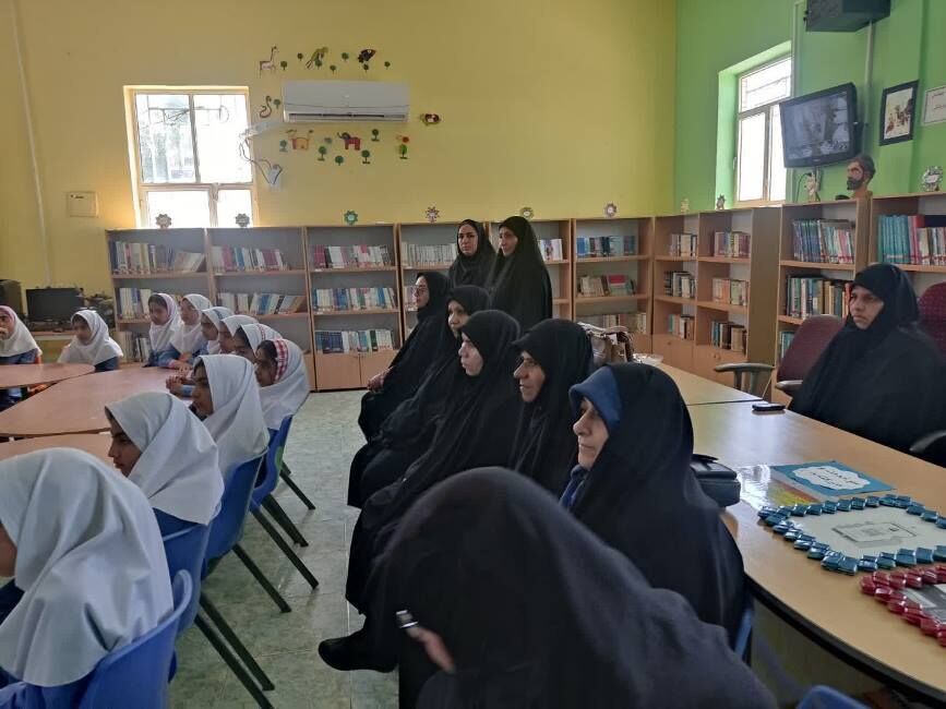پاتوق کتاب در کانون عنبرآباد تشکیل شد