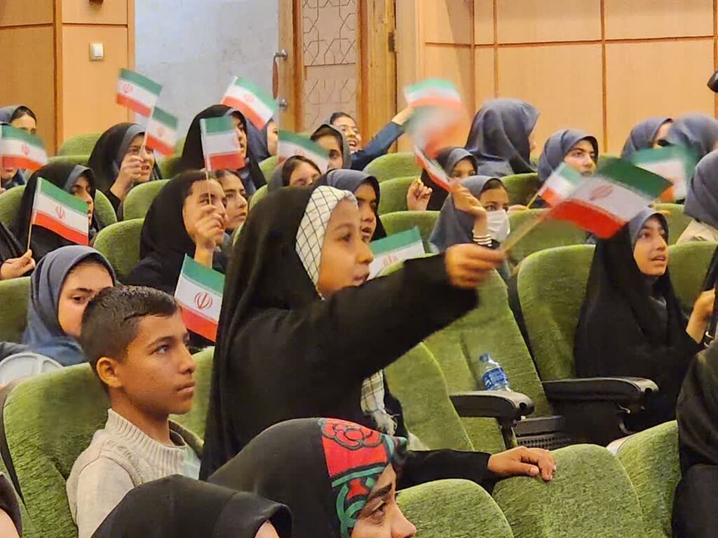 سرود یک رسانه قوی است