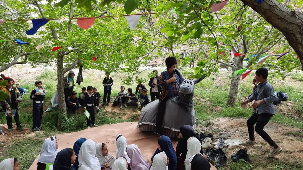 مربی سیار روستایی یک روز با مربیان کانون همدان از مرکز تا دل روستا