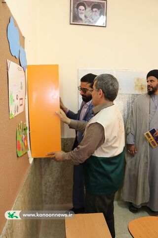 یک کلاس، یک قفسه با حضور خادمیاران رضوی متبرک شد چهارمحال و بختیاری 1403