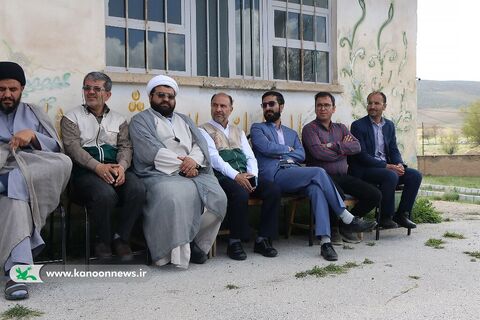 یک کلاس، یک قفسه با حضور خادمیاران رضوی متبرک شد چهارمحال و بختیاری 1403