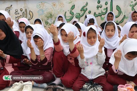 یک کلاس، یک قفسه با حضور خادمیاران رضوی متبرک شد چهارمحال و بختیاری 1403