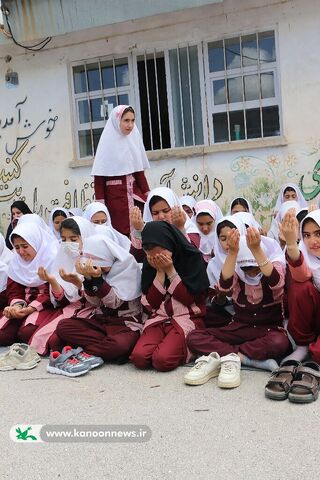 یک کلاس، یک قفسه با حضور خادمیاران رضوی متبرک شد چهارمحال و بختیاری 1403