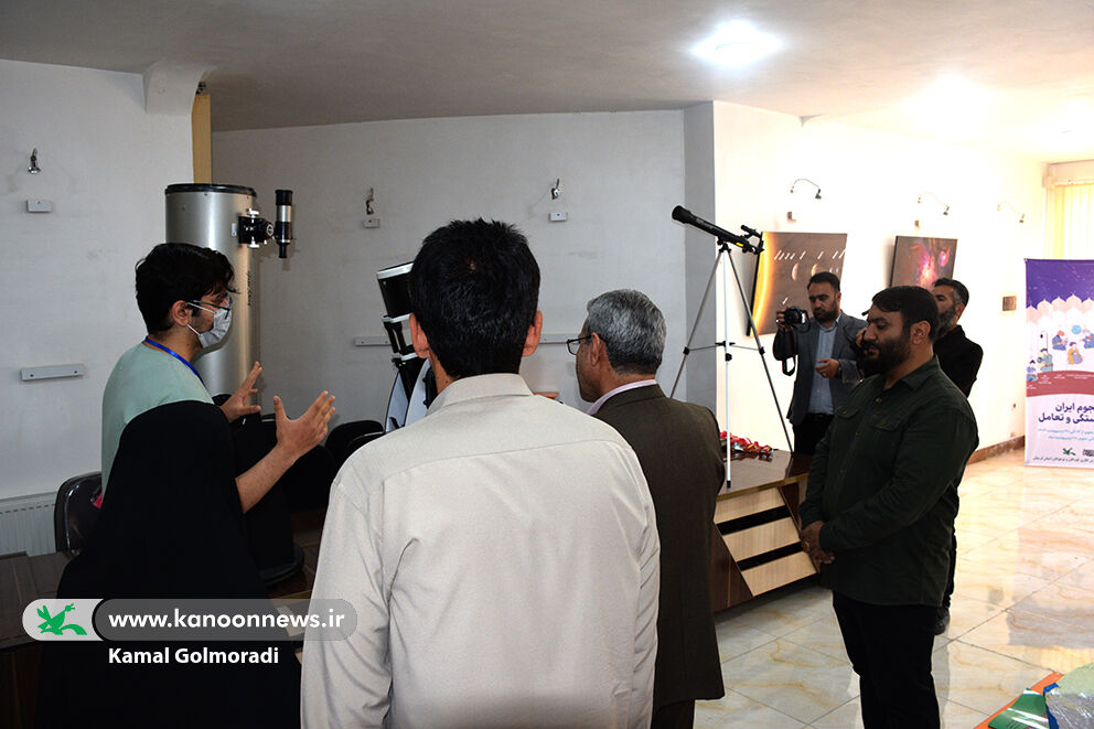 بازدید کنندگان نمایشگاه نجوم کانون لرستان با اعضای نوجوان به فضا می روند