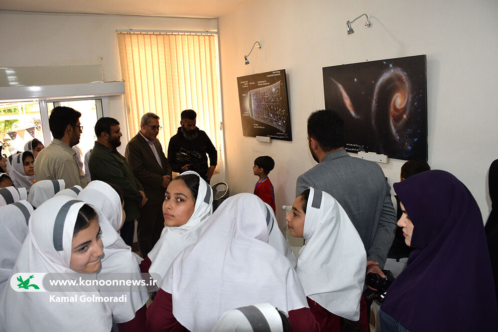 بازدید کنندگان نمایشگاه نجوم کانون لرستان با اعضای نوجوان به فضا می روند