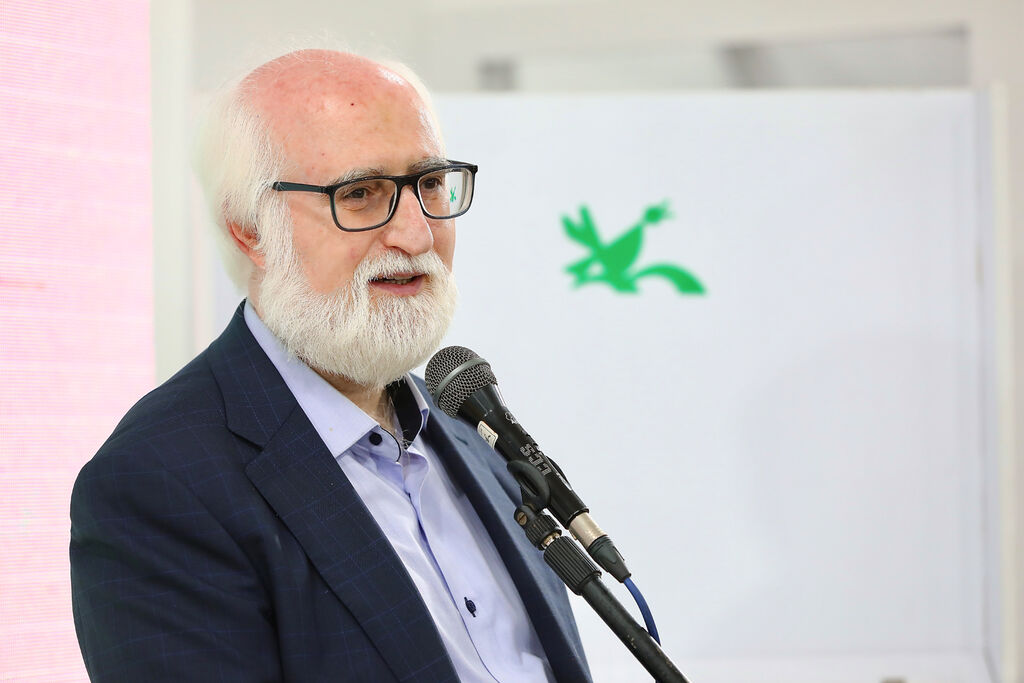 توجه به ترجمه معکوس ضروری است/ کانون الگوساز باشد