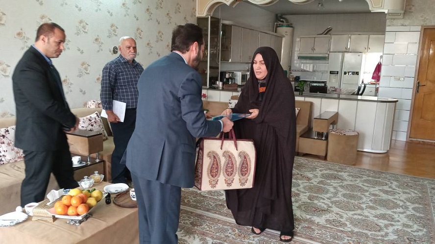 دیدار با خانواده شهدا موجب قوت قلب و مایه افتخار است