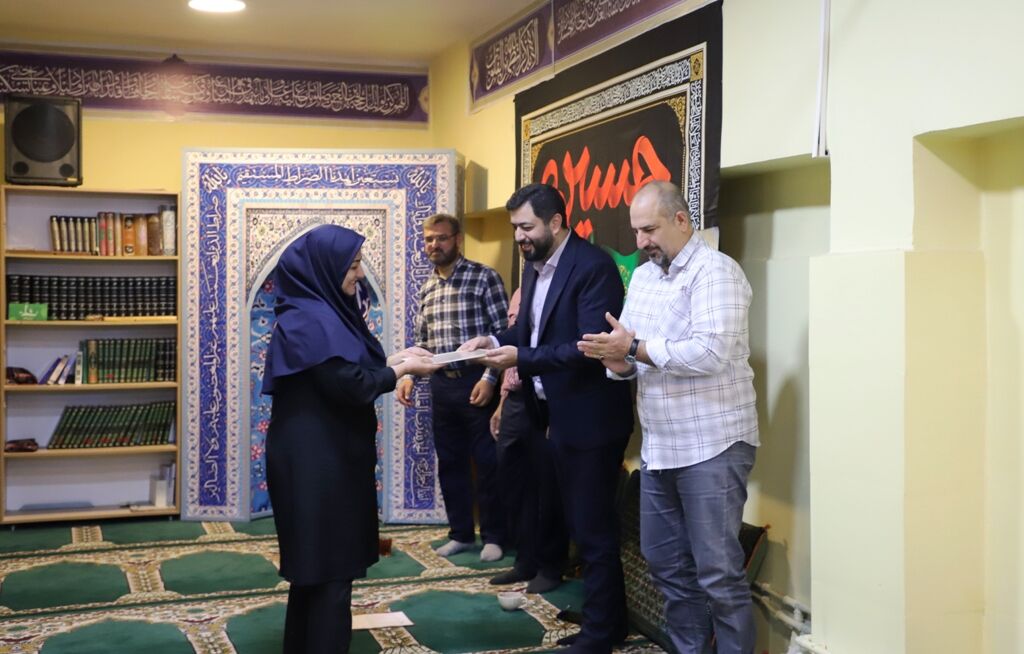 ویژه برنامه دهه کرامت و تقدیر از همکاران در کانون استان قزوین ویژه برنامه دهه کرامت و تقدیر از همکاران در کانون استان قزوین