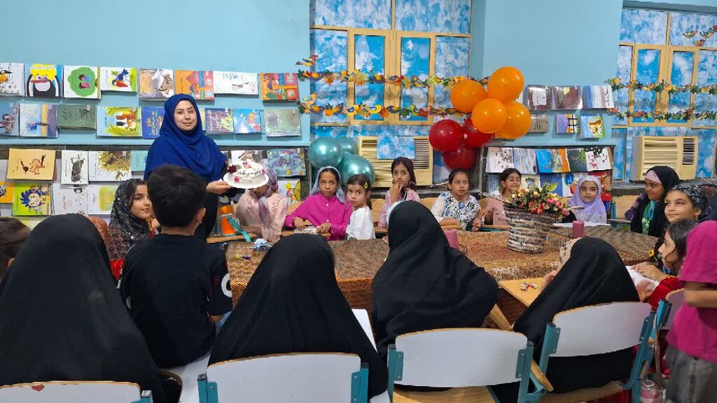 آماده سازی کتابخانه سیار کانون پرورش فکری جهت افتتاح در شهرستان پارسیان