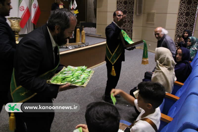 برگزیدگان جشنواره نامه نامور همزمان با بزرگداشت فردوسی تقدیر شدند