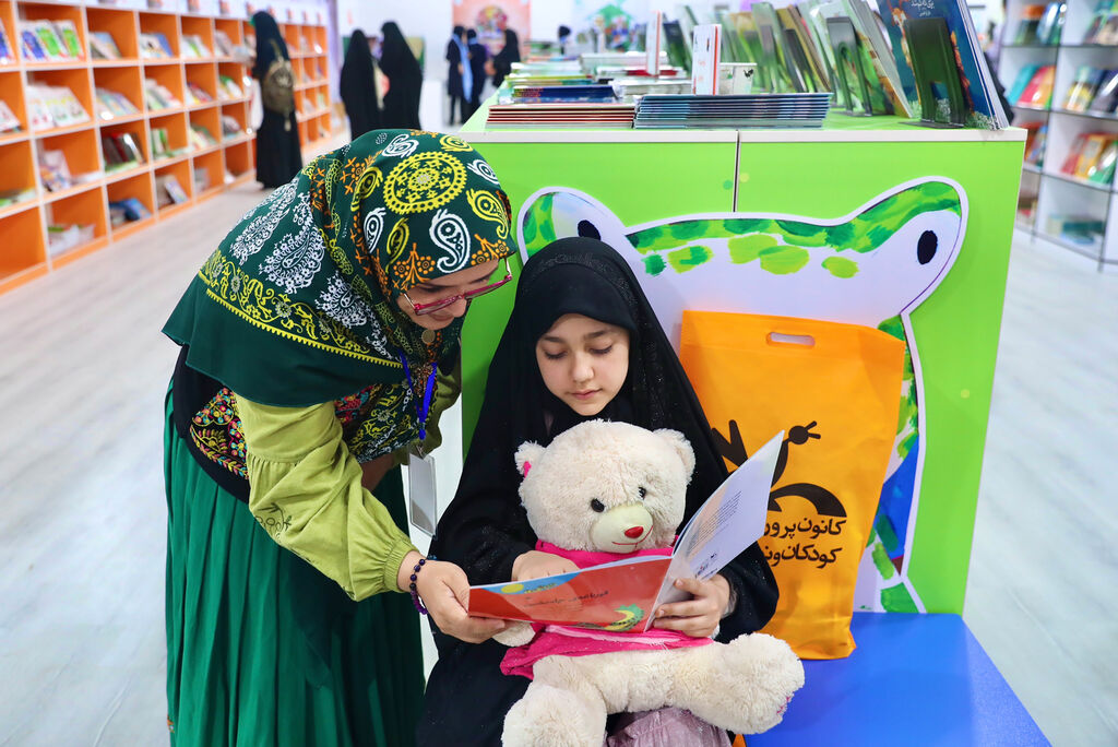 کانون در سی و پنجمین نمایشگاه بین المللی کتاب تهران کتابهای کانون همراه با کودکان در مسیر سفرهای خیالی