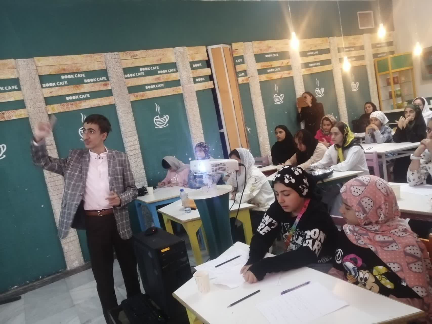 کارگاه آموزشی "آسمان را ببین" در کانون کرمانشاه