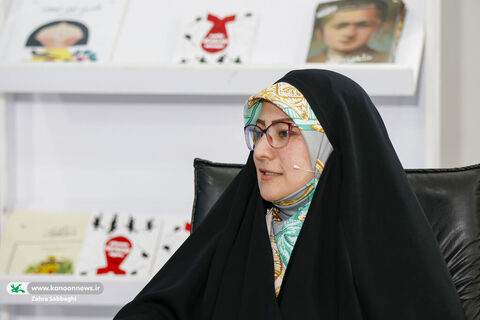 بازدید غلامعلی حدادعادل از غرفه کانون در نمایشگاه کتاب