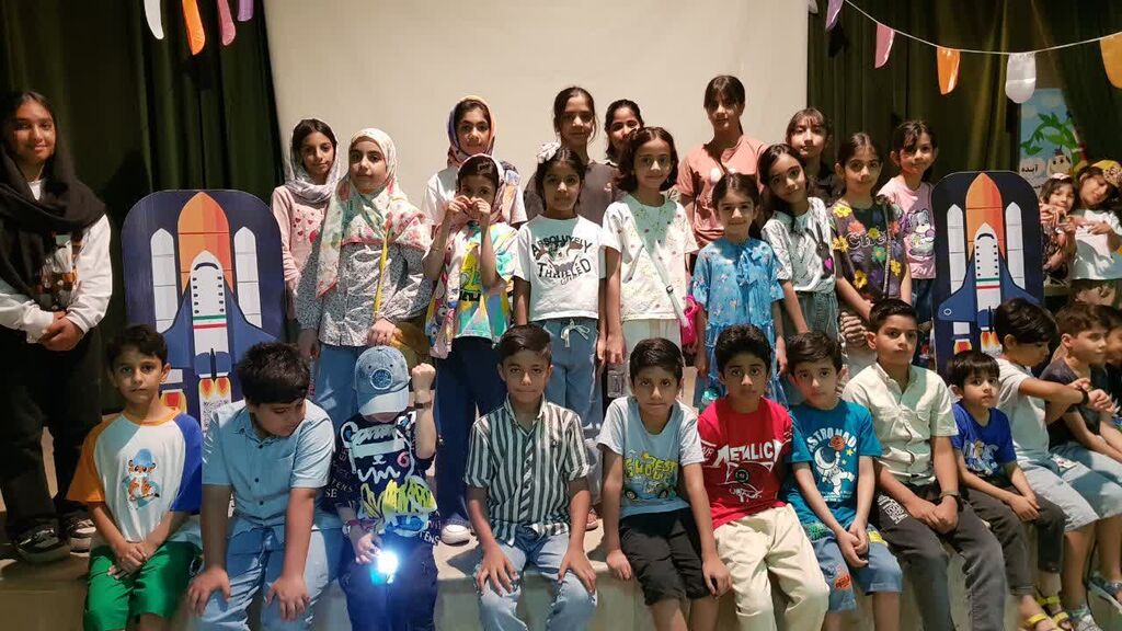 برگزاری کارگاه آموزشی با موضوع تولد ماه در مرکز فرهنگی هنری زیباشهر بندرعباس