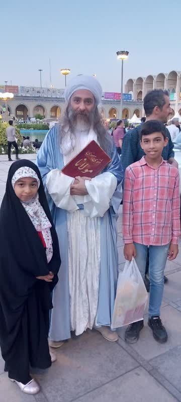 بازدید مدیر کل کانون البرز و جمعی از همکاران، والدین و اعضا از نمایشگاه کتاب