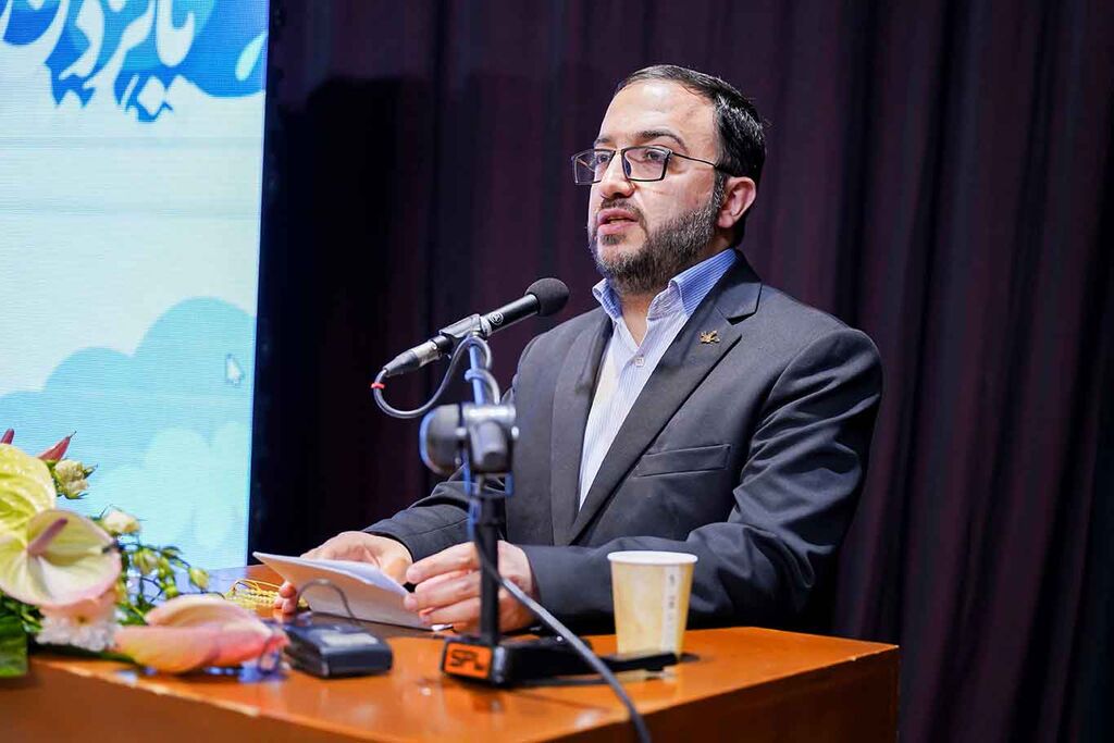 باشگاه قاف کانون بهدنبال پرورش استعدادهای نوجوان است شعر یک ابزار تربیتی و راهی برای  کاشتن بذر ایمان در دل بچهها است