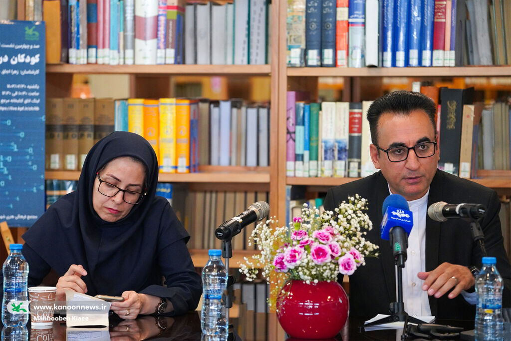 نشست کودکان در عصر دیجیتال در کتابخانه مرجع کانون ایجاد مشکلات اجتماعی و عاطفی با استفاده بیش از حد از بازیهای رایانهای