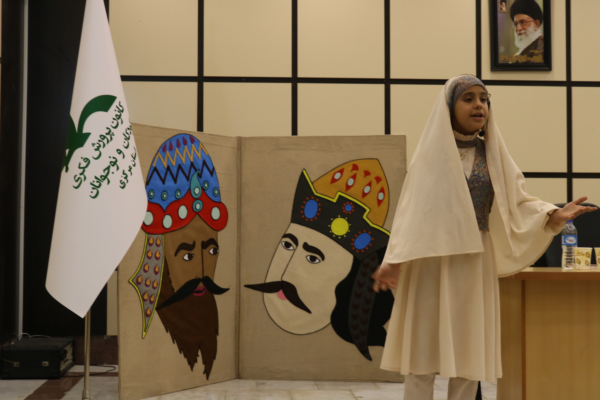 نشست بازیابی زبان وهویت ملی در جهان شهر ادب فارسی