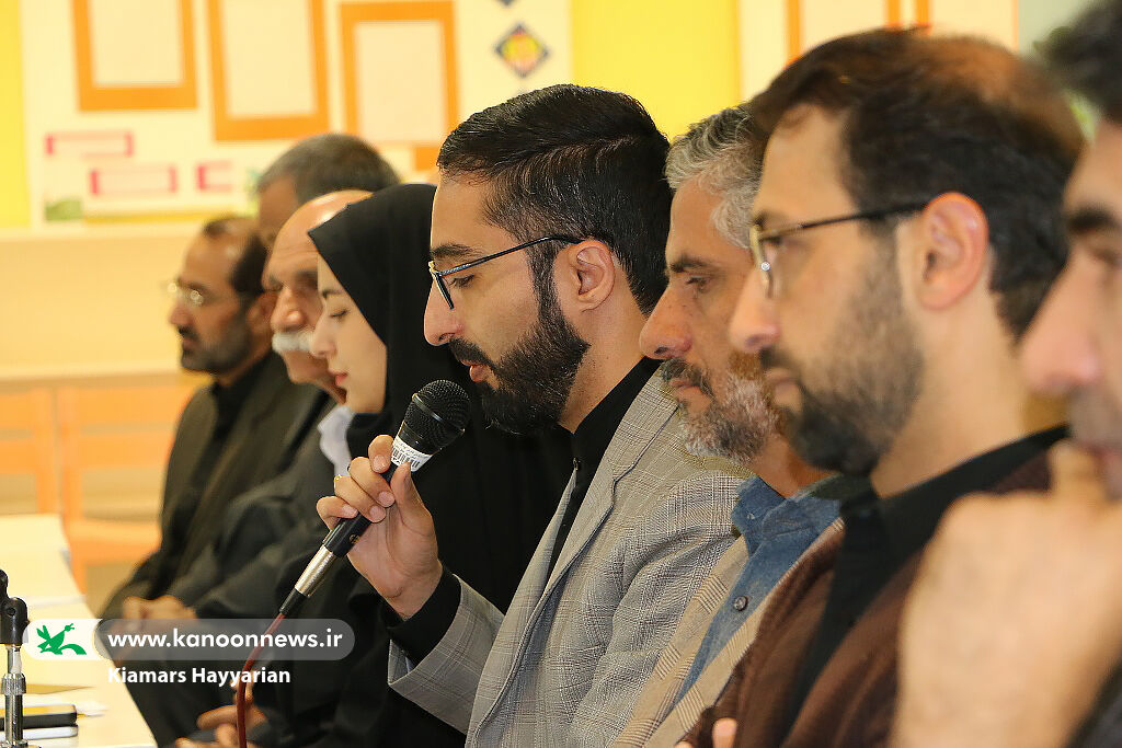 ویژهبرنامه ادبی "روی خط خاطره" برگزار شد