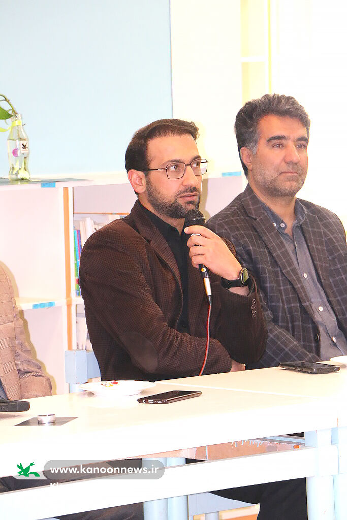 ویژهبرنامه ادبی "روی خط خاطره" برگزار شد