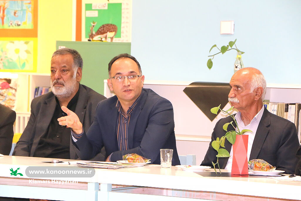 ویژهبرنامه ادبی "روی خط خاطره" برگزار شد