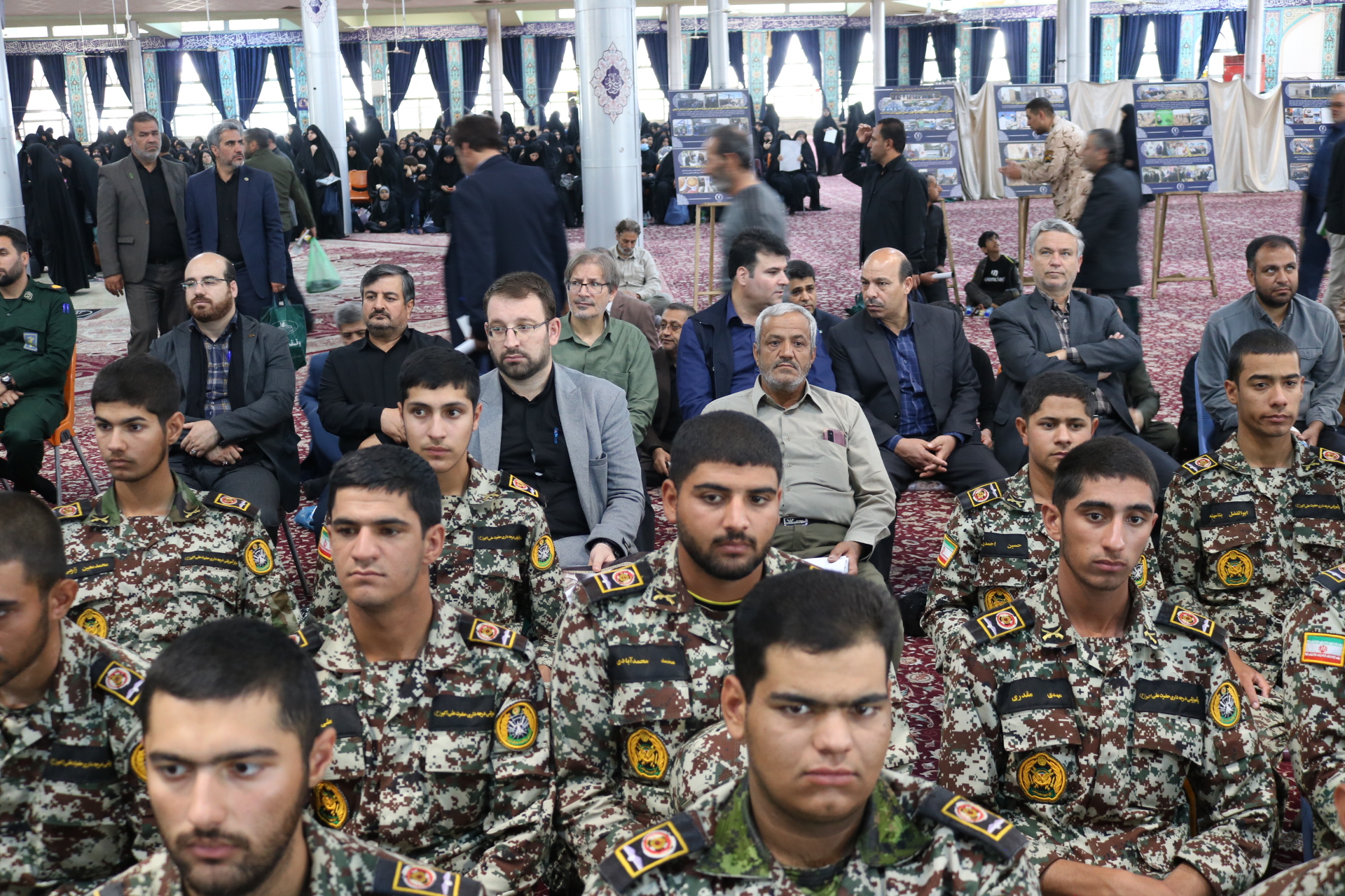 در مراسم بزرگداشت شهدای خدمت در مصلی اراک حضور یافتند