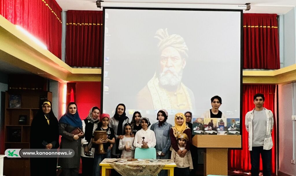 معرفی ابوالقاسم فردوسی شاعر حماسهسرای ایران به اعضای کانون زنجان معرفی ابوالقاسم فردوسی شاعر حماسهسرای ایران به اعضای کانون زنجان