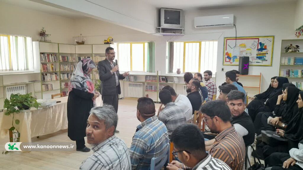 آشنایی دانشجویان با فعالیتهای کانون در مرکز تایباد