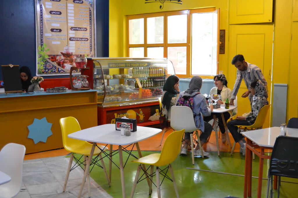 گشایش فروشگاه محصولات کانون و کافه گالری کودک و نوجوان در کرمانشاه