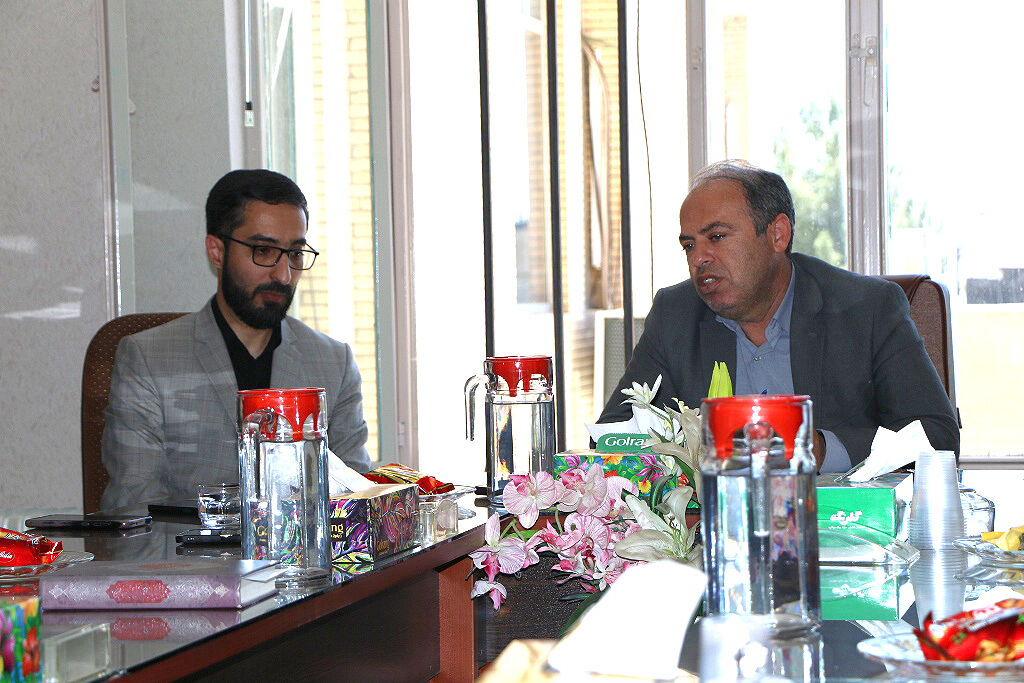 دیدار مدیرکل کانون با فرماندار شهرکرد چهارمحال و بختیاری 1403 نحوه مواجهه مربیان با نوجوانان، دلیل جذب آنان به کانون است