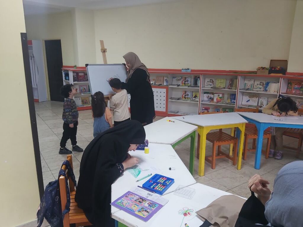 اولین نشست از سلسله نشستهای «کودک متعادل، خانوادهی متعالی» در کرج برگزار شد