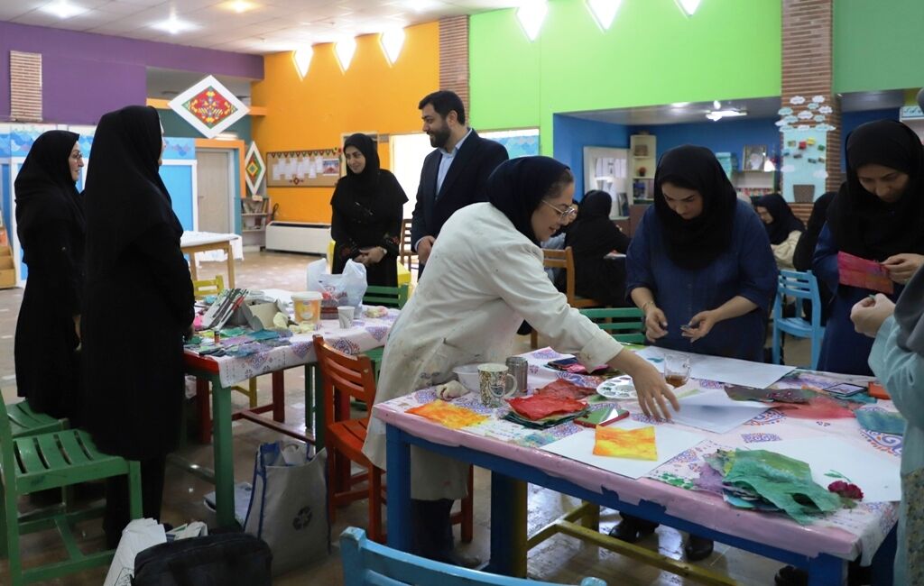 دوره آموزشی فتوکلاژ برای مربیان کانون استان قزوین