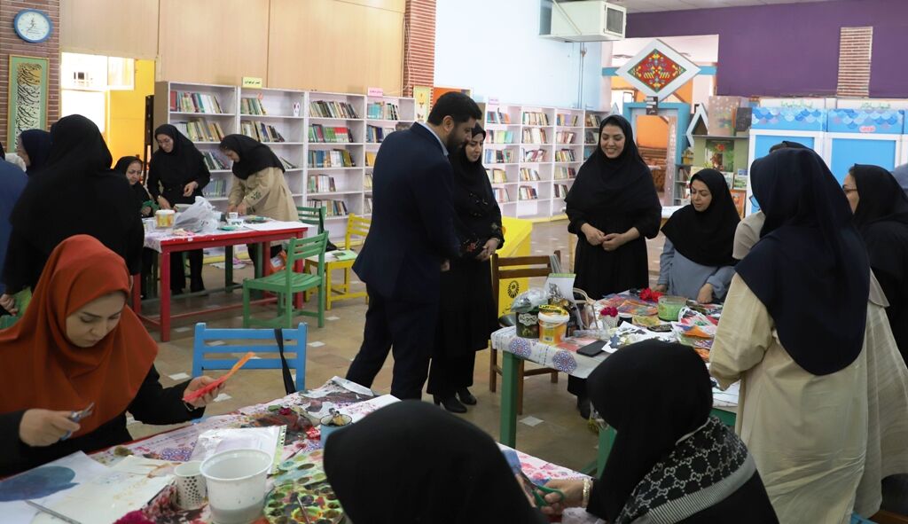 دوره آموزشی فتوکلاژ برای مربیان کانون استان قزوین