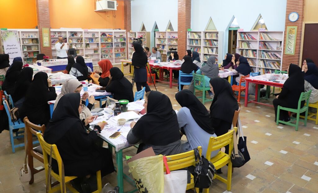 دوره آموزشی فتوکلاژ برای مربیان کانون استان قزوین