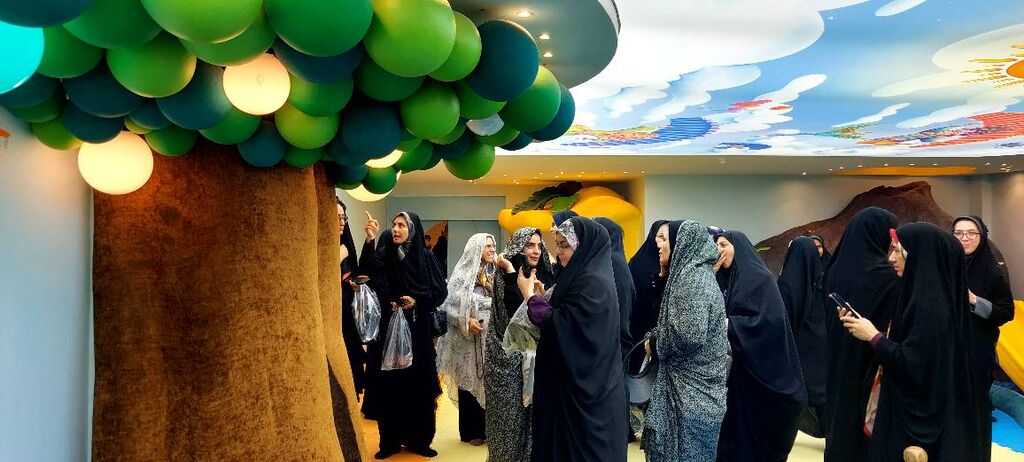 بازدید جمعی از مربیان کانون فارس از فعالیت های بخش کودک حرم رضوی