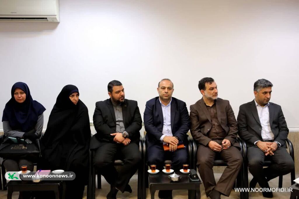 کار فرهنگی از کار اقتصادی دشوارتر است، به فکر انسانسازی باشیم