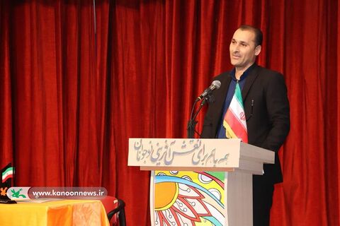 نشست صمیمانه حامد علامتی با کارکنان کانون گلستان
