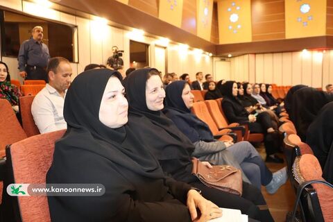 نشست صمیمانه حامد علامتی با کارکنان کانون گلستان