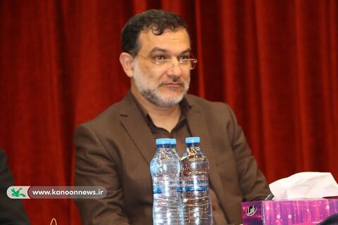 نشست صمیمانه حامد علامتی با کارکنان کانون گلستان