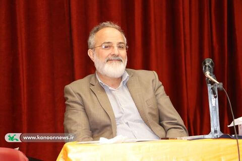 نشست صمیمانه حامد علامتی با کارکنان کانون گلستان
