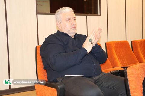 نشست صمیمانه حامد علامتی با کارکنان کانون گلستان