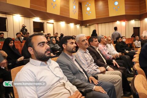 نشست صمیمانه حامد علامتی با کارکنان کانون گلستان