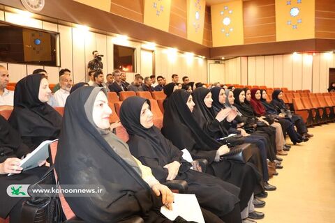 نشست صمیمانه حامد علامتی با کارکنان کانون گلستان
