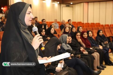 نشست صمیمانه حامد علامتی با کارکنان کانون گلستان