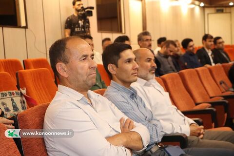 نشست صمیمانه حامد علامتی با کارکنان کانون گلستان