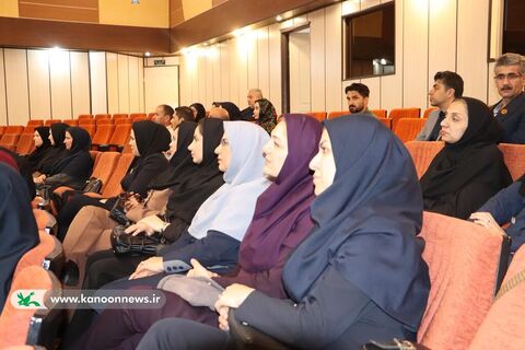 نشست صمیمانه حامد علامتی با کارکنان کانون گلستان