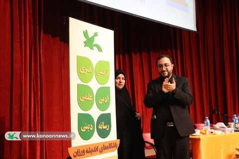 نشست صمیمانه حامد علامتی با کارکنان کانون گلستان