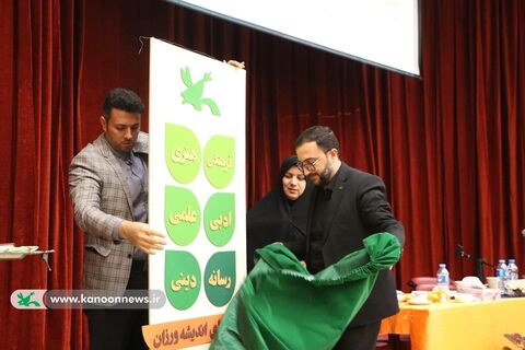 نشست صمیمانه حامد علامتی با کارکنان کانون گلستان