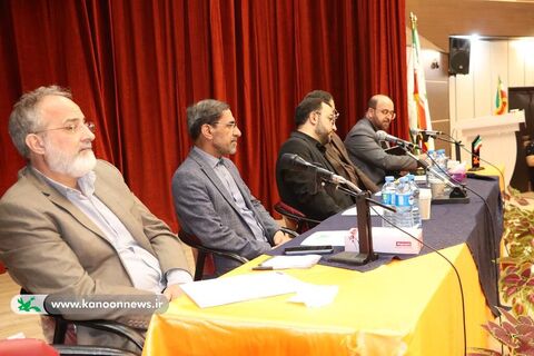 نشست صمیمانه حامد علامتی با کارکنان کانون گلستان