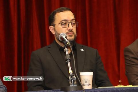 نشست صمیمانه حامد علامتی با کارکنان کانون گلستان
